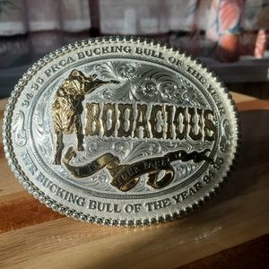 Montana Silversmiths belt buckle, 5x4" buckle, silver plating & gold